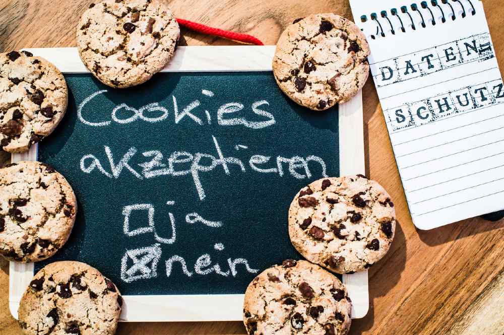 Tafel mit Schriftzug Cookies akzeptieren ja nein